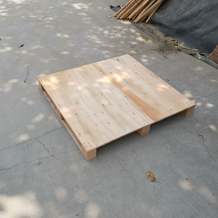 Plywood non-fumigated wooden pallets, warehouse storage and turnover trays from Shenzhen pallet manufacturer.