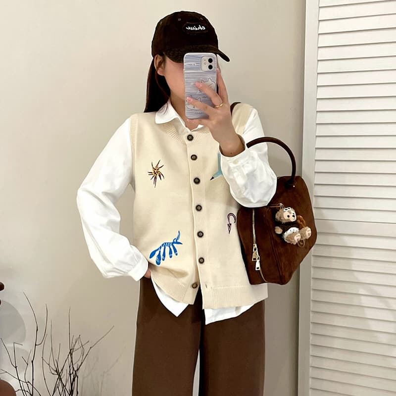 Plus-Size Women's Outerwear Sleeveless Jacket, 2025 Autumn Style Loose Embroidered Knitted Vest for Curvy Girls 23581