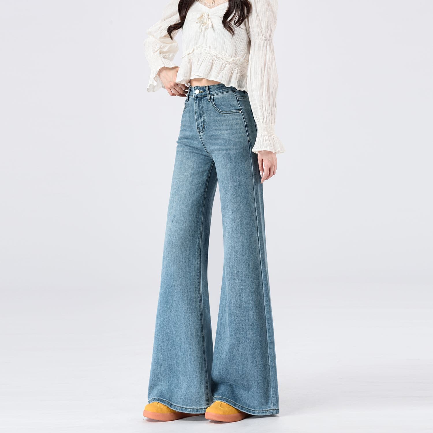 Light Flared Jeans for Women Fall 2026 New High-Waist Non-Stick Elastic Loose Slimming Micro-Flared Pants