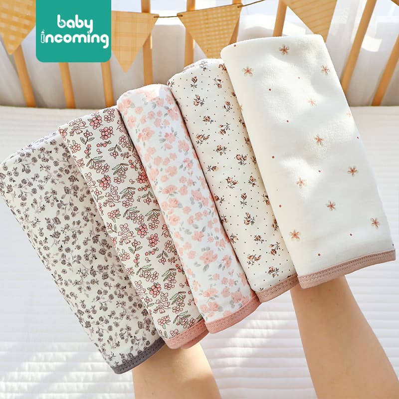 Pure cotton printed baby swaddle blanket, trendy and windproof, perfect for spring and summer. Also suitable for newborns and maternity wards.