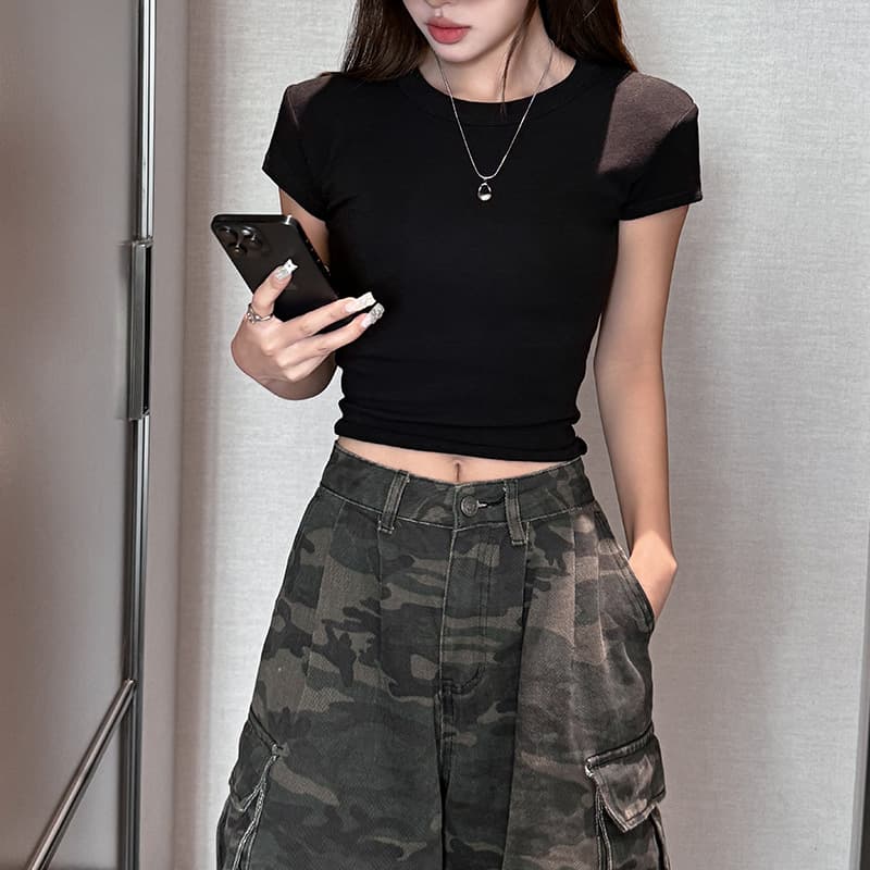 Strictly Selected Black Pure Style Slim Fit Bodycon Short Top with Straight Shoulder and Round Neck, Sexy and Edgy, Wearable as Outerwear