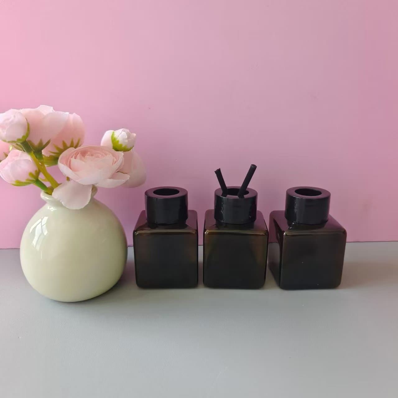 Manufacturer's spot wooden lid aromatherapy empty bottle indoor fireless aromatherapy bottle diffuser black square aromatherapy bottle