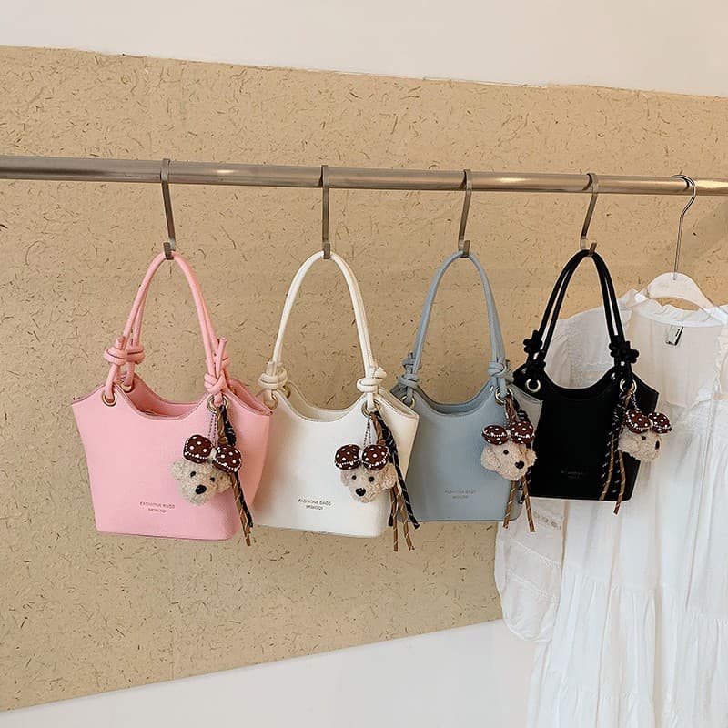 ins crossbody bucket niche bag women's shoulder new handbag spring versatile design 2026 fashion Korean version