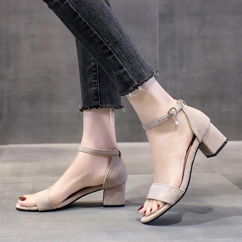2026 summer new cross-border large size sandals for women, fashionable and versatile mid-heel, one-line strap high-heeled Roman sandals