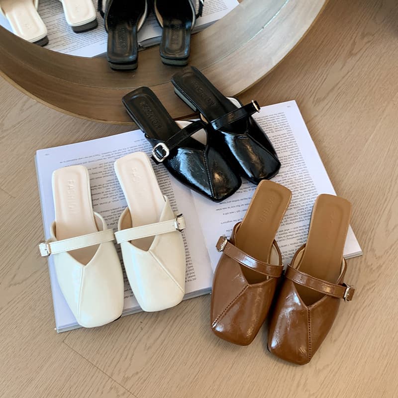 Elegant Commuter Casual Closed Toe Half Slippers Women Summer Outdoor 2026 New Retro Buckle Mule Slippers Wholesale