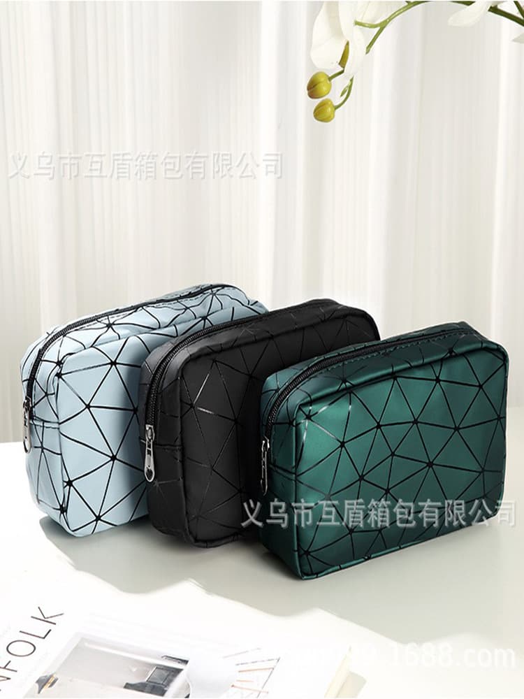 Trendy Large-Capacity Portable Makeup Bag, New Ins-Style Travel Cosmetic Organizer Pouch for Lipstick and Cosmetics