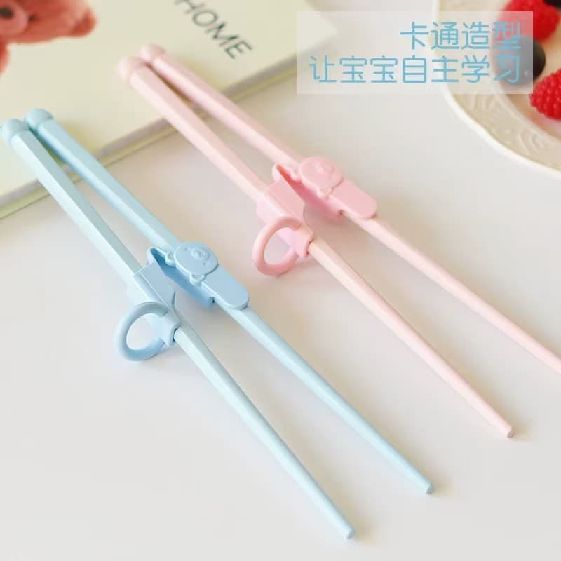 Children's training chopsticks made of solid wood with finger ring clips for babies and toddlers aged 3-6