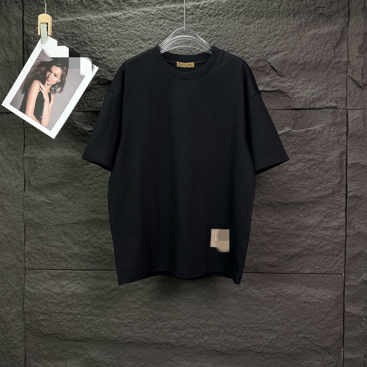 Burberry Authentic [280] Heavyweight Short-Sleeve Men's T-Shirt in Black and White, Crew Neck, Relaxed Fit Cotton