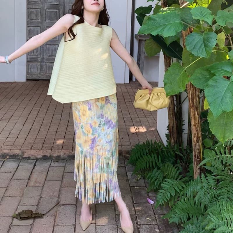 Xiaohongshu's popular live broadcast hot-selling whitening suit women's high-end pleated two-piece set with temperament and a complete set