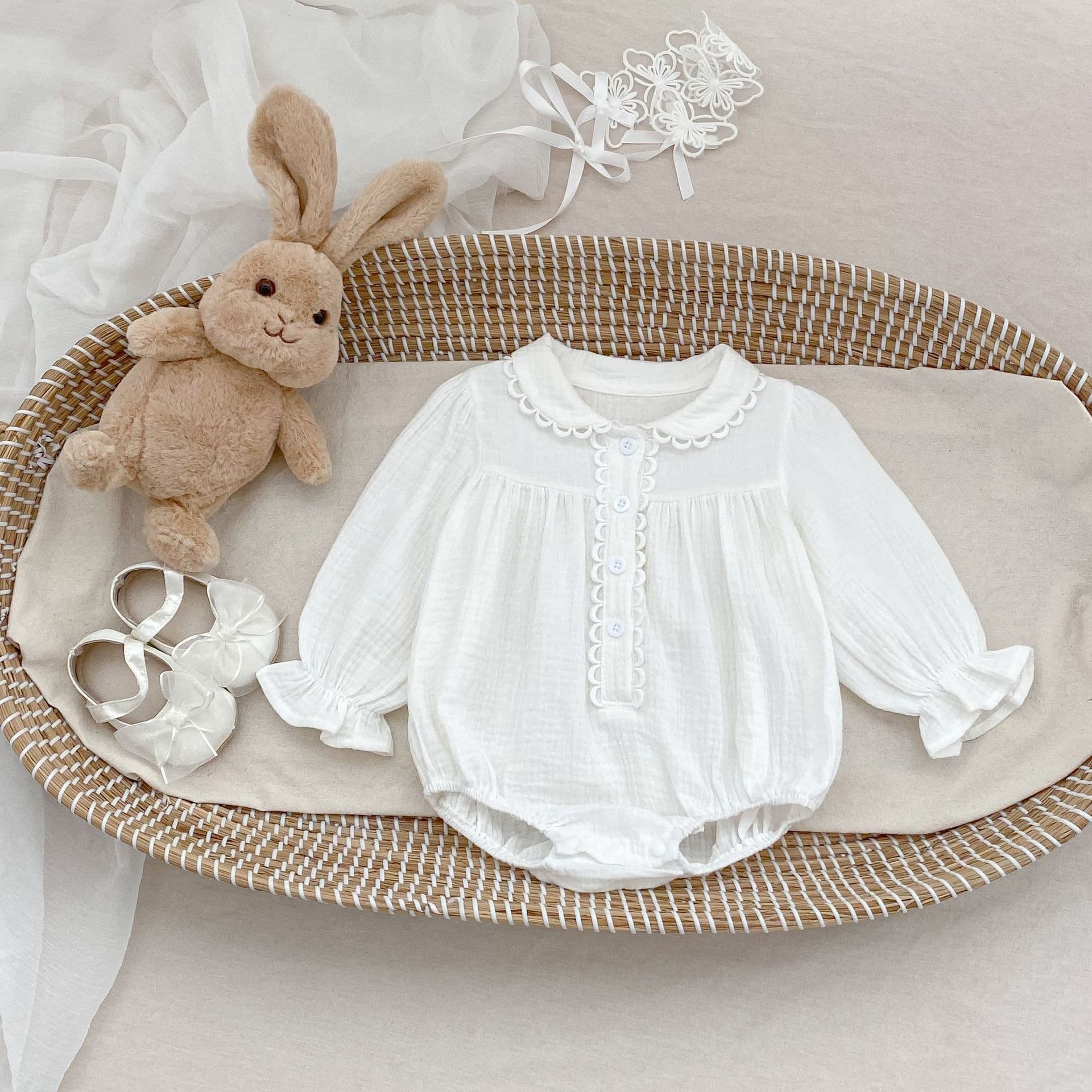 Baby clothes 2026 spring new style baby girl 0-3 years old solid color bag with double veil lapel long-sleeved khaki