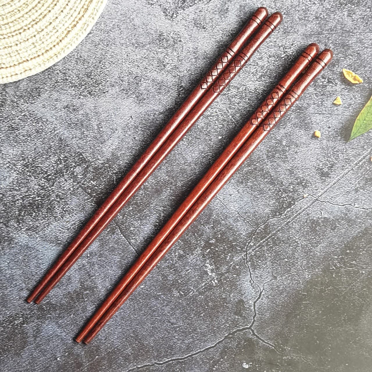 Japanese-style pointed brand chopsticks household tableware wooden chopsticks gift hand-cut chopsticks solid wood 23.5 cm table chopsticks