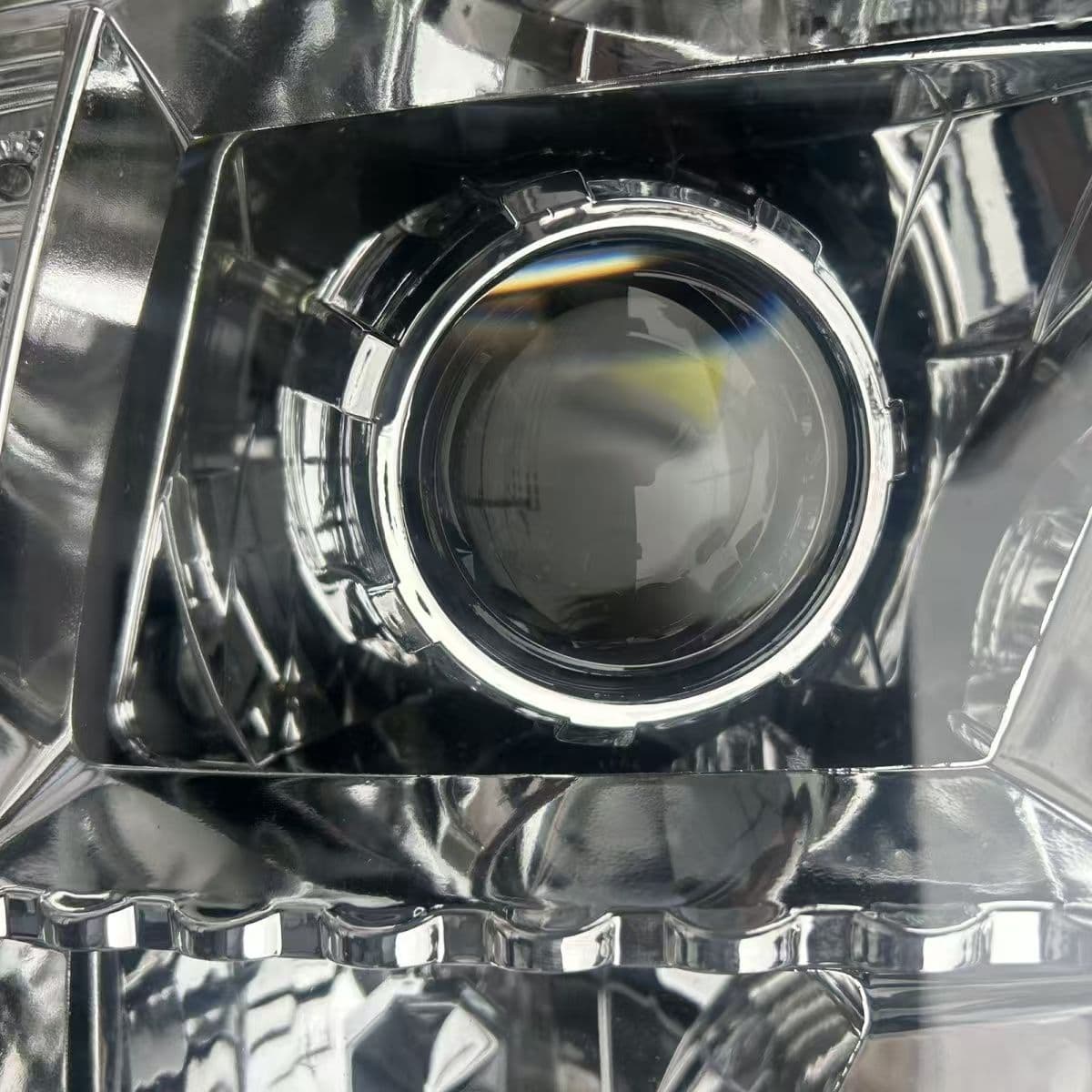 Applicable to Sinotruk Howo Express left front combination light assembly L1371010204A0 and Shaanxi Automobile Delong headlight assembly