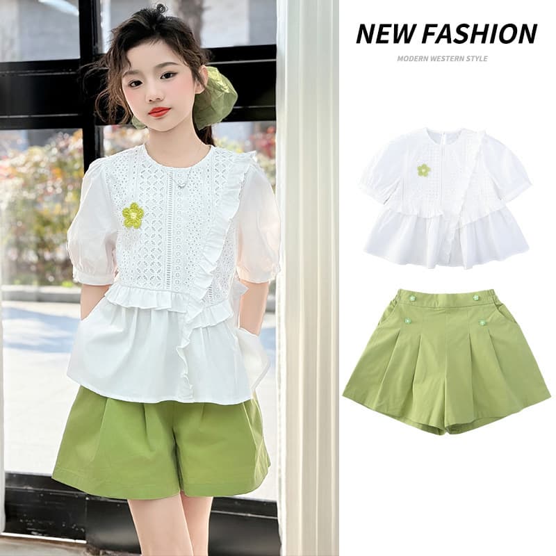 Girls' white pure cotton short-sleeved shirt, 2025 summer new style, fashionable children's shirt, top for medium and large children.