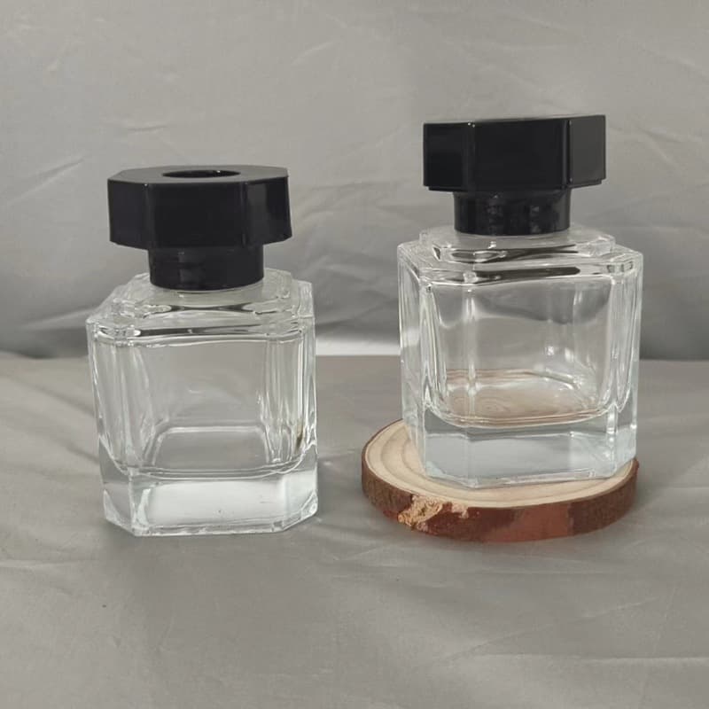 Spot new hotel ladder square glass bottle fireless aromatherapy rattan volatile bottle car perfume bottle expander bottle