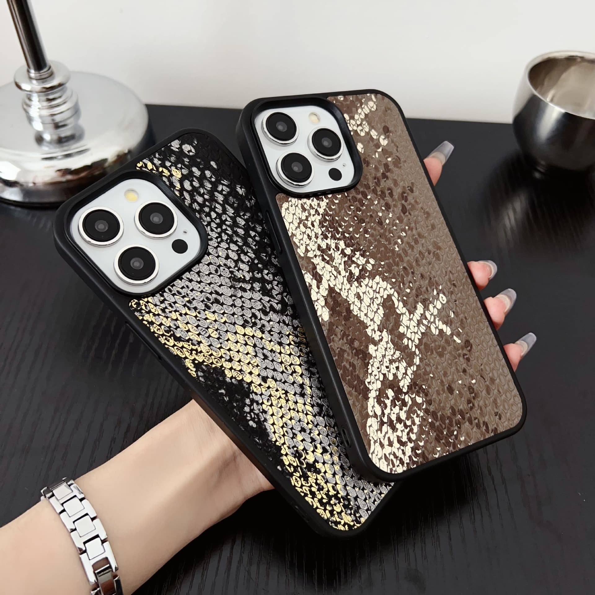 Snake skin sticker is suitable for iphone17PROMMAX mobile phone case 16PRO hard shell 13pro hot stamping snake pattern trend