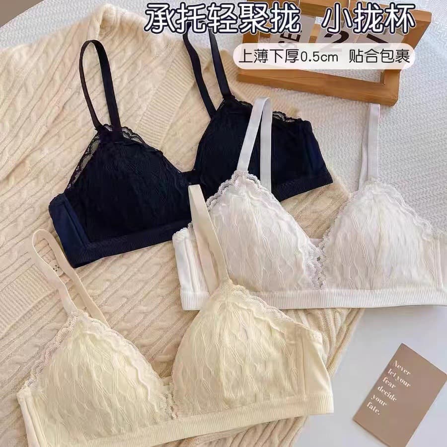 Lace Push-Up Bra for Women, Thin on Top and Thick on Bottom, Wire-Free with Soft Boning, Side Panels to Conceal Side Fat, Breathable Bra