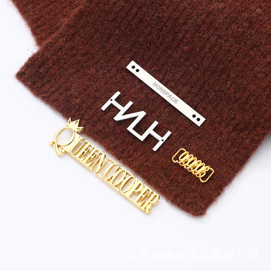 Factory-made rectangular clothing metal label, hand-sewn nameplate, hardware with sewing holes, branded nameplate with holes