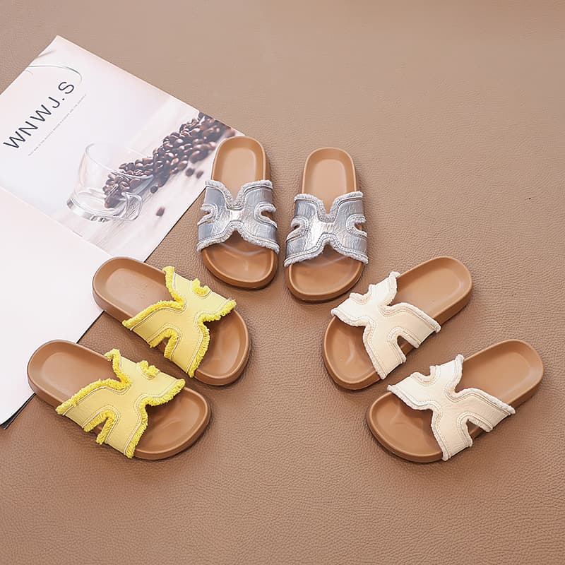 2026 new girls' high-end and comfortable soft-soled beach sandals and slippers with skirts for older children Birkenstocks