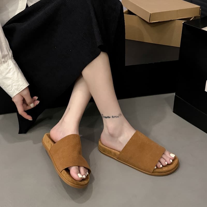 Retro Open-Toe Casual Soft Leather Sandals for Women, Flat Sole, One-Strap Outerwear, 2026 New Style Summer Slippers, Comfortable and Medium Size