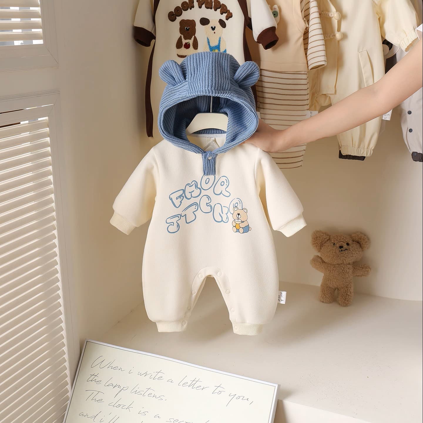 Baby boy's spring and autumn coat, newborn cartoon clothes, bear hooded outing clothes, baby one-month-old 100-day jumpsuit