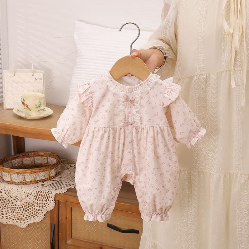 Autumn pink weaving floral double-layer jumpsuit, full moon outing clothes, baby clothes to keep warm for toddlers and babies