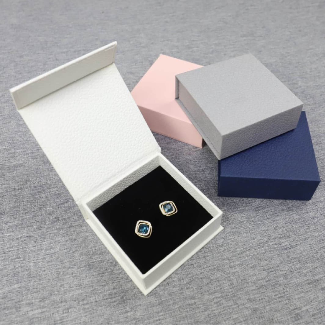 Ready stock jewelry box jewelry box pearl necklace box earrings ear stud gift box ring handbag bracelet bracelet box