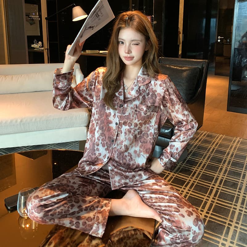 Factory Direct 2026 Spring New Ice Silk Pajamas Women TikTok Fashion Cartoon Trendy Homewear Set