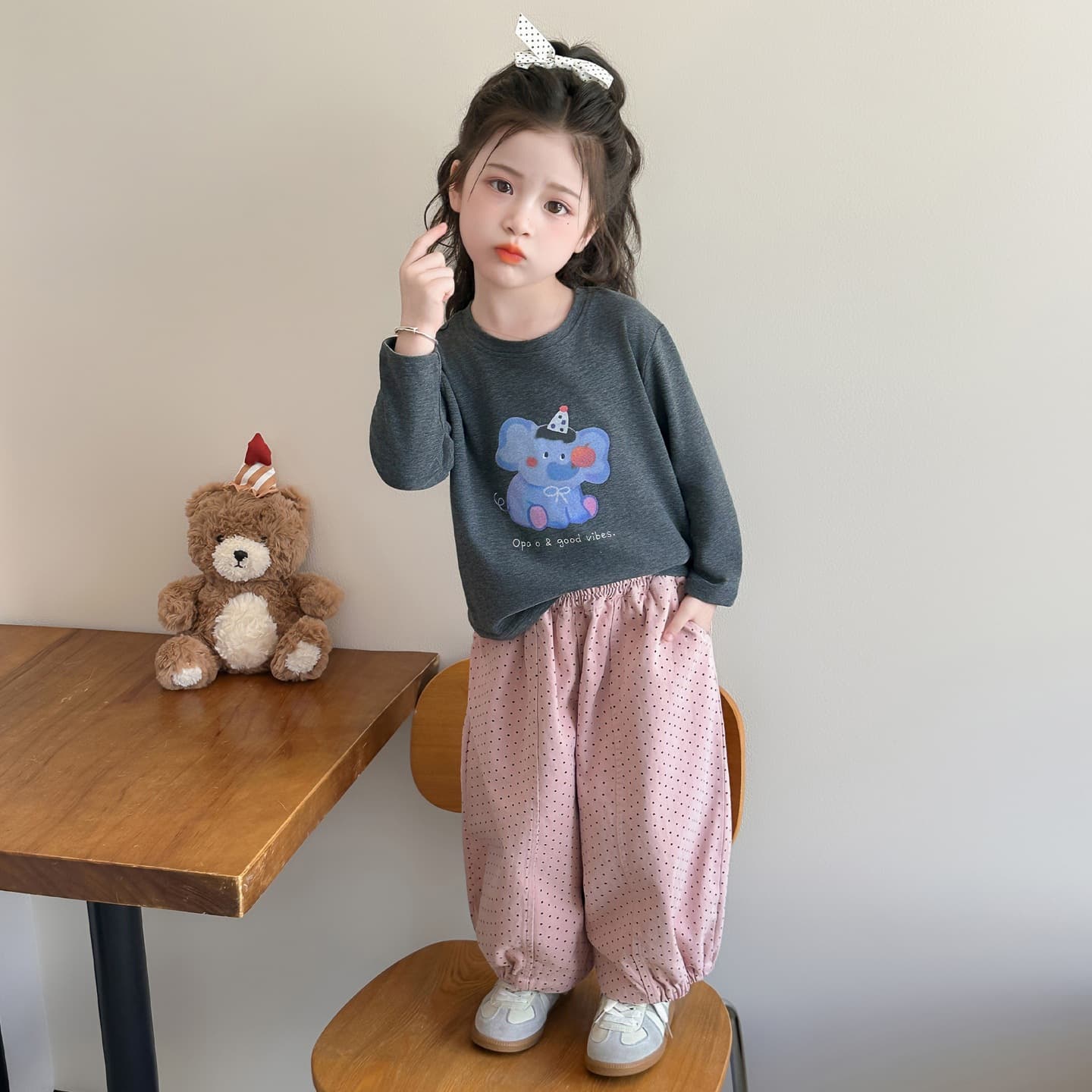 Girls' long-sleeved tops, T-shirts, autumn suits, children's bottoming shirts, shoulder buttons, men's and women's sweatshirts, baby clothes, autumn