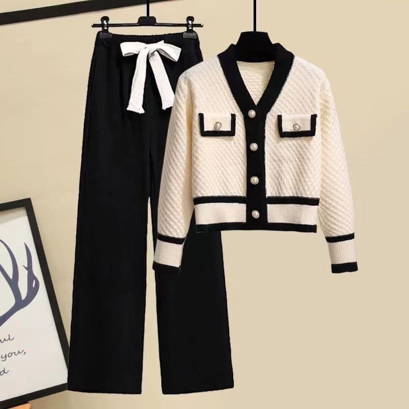Plus-size women's spring and autumn two-piece set, stylish and youthful, preppy style sweater and casual pants.