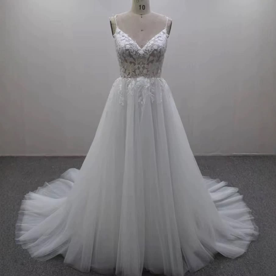 Wedding Dresses New Style V-Neck Slim Fit Sleeveless Lace Outdoor Wedding Gown
