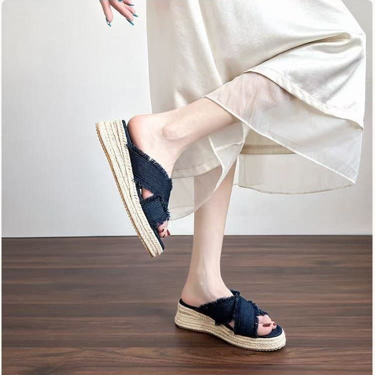 2026 summer new style denim wedge heel thick-soled sandals for women cross-strap open toe cross-border breathable women's shoes in stock