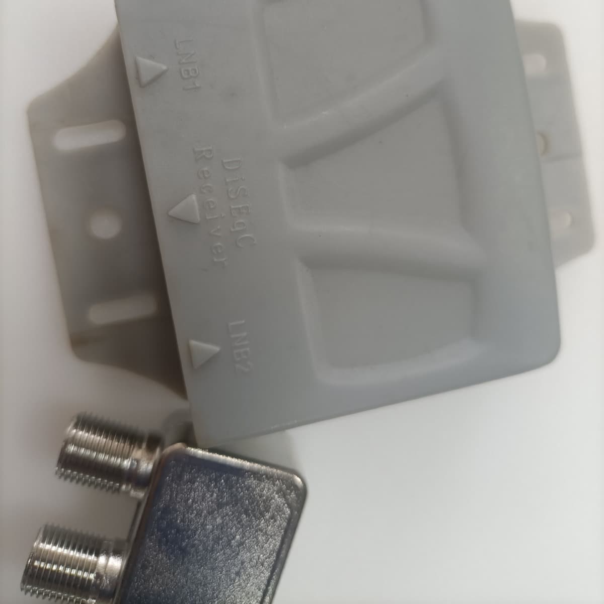 DiSEqC Switch 2.0 Version Signal Switching Switch 2-in-1-Out 2-to-1 Switch