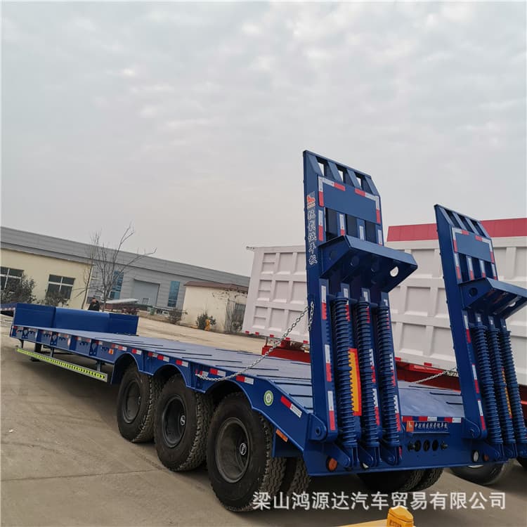13-meter spring ladder trailer, gooseneck type low flatbed semi-trailer for export of heavy-duty cargo transport.