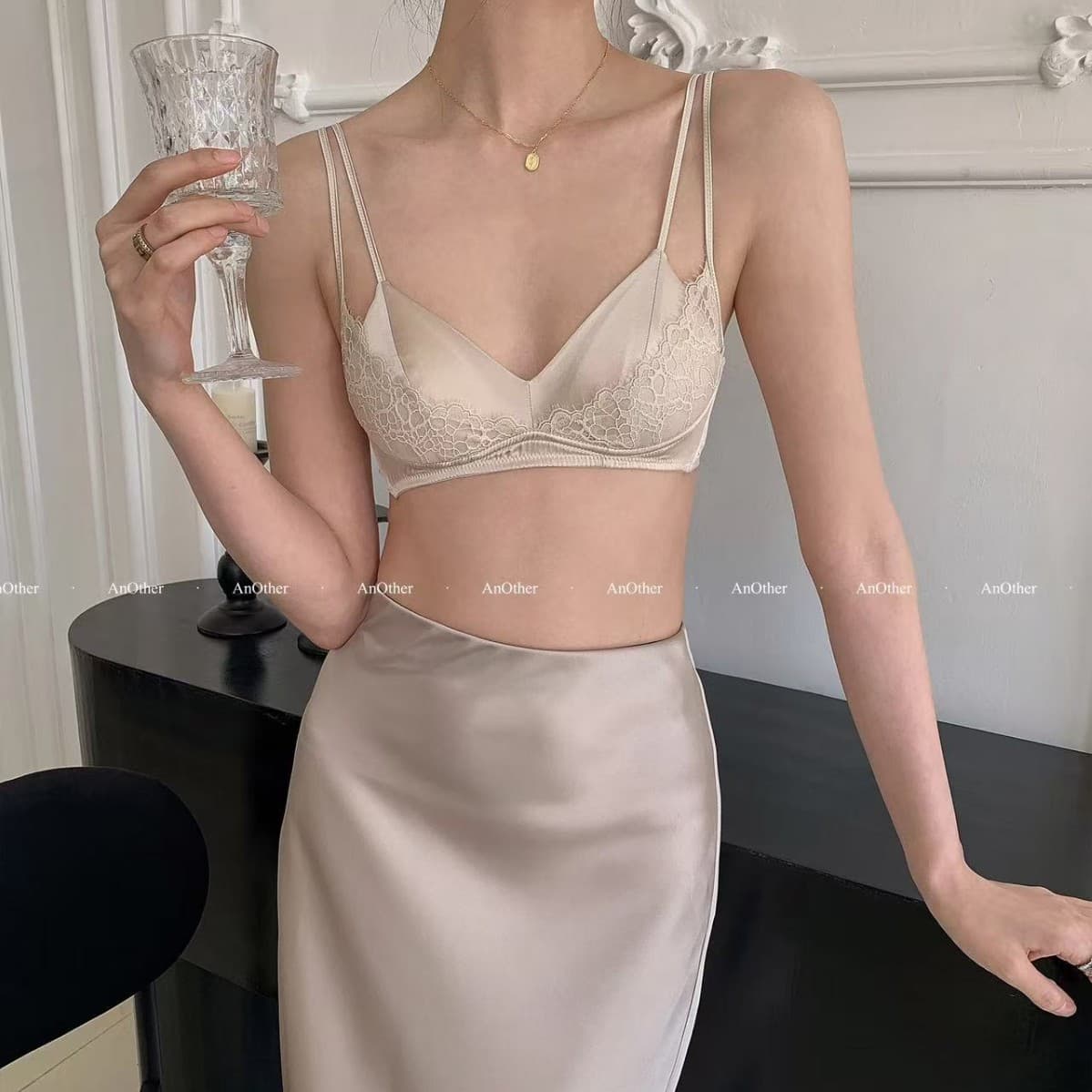 Triangle Cup Wireless Satin with Lace Trim Push-up Bra for Women Minimizing for Large Busts Bra Simple Luxury French Retro.