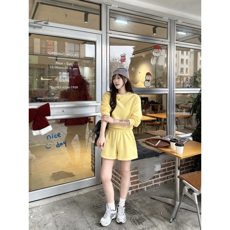Ni Ni Same Style Early Autumn Winter 3D Letter Crewneck Sweatshirt Women Casual Versatile Classic Sports Short Top