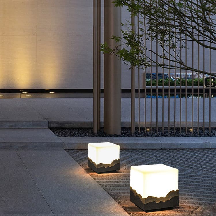 New Chinese style gate pillar lamp, outdoor waterproof courtyard lawn lamp, villa garden gate wall pillar lamp.