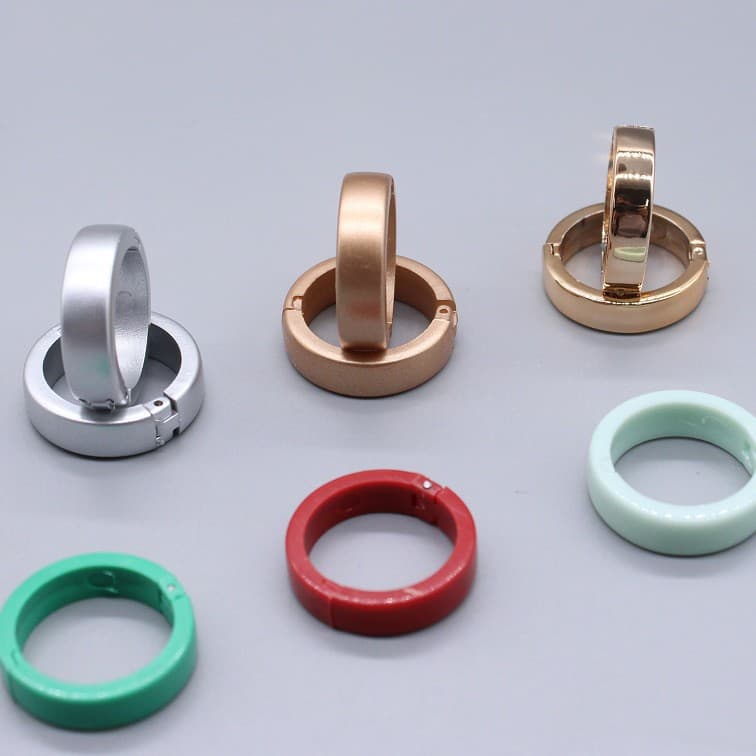 Ready stock wholesale plastic calendar binding clips ABS open/close calendar rings Douban plastic spray-painted loose-leaf calendar