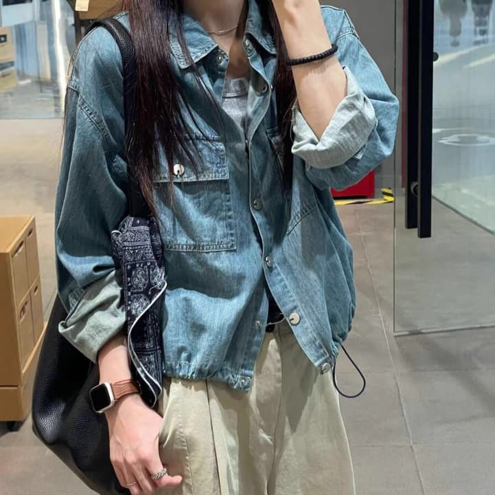 European-style drawstring hem denim shirt for women, 2025 autumn new arrival, short and loose fit for petite figures, vintage jacket