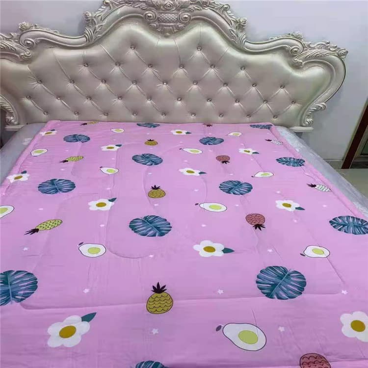 Manufacturer wholesale of various specifications and quality quilts with multiple patterns, superior quality, low prices, and twill printed fabric.