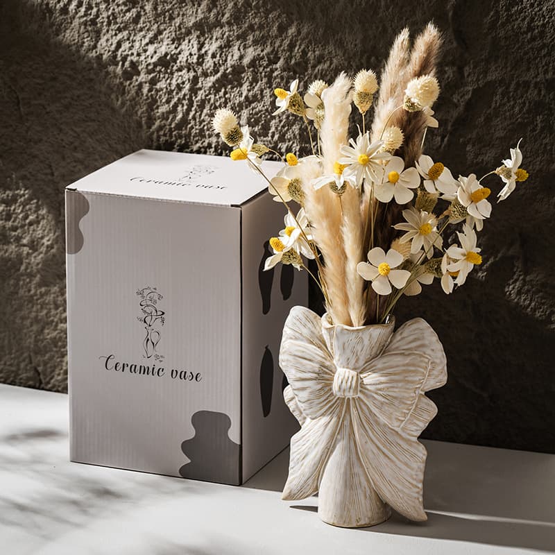Cross-border European-style ceramic vase, white, high-end creative hydroponic dried flower arrangement, luxury gift box decorative ornament