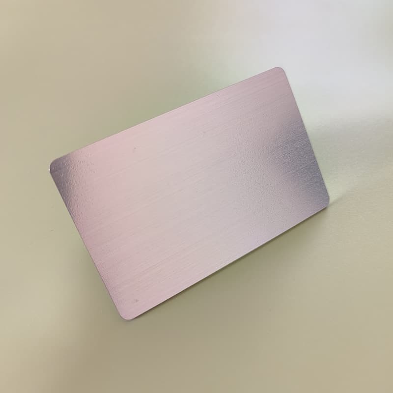 Membership card production: brushed gold and brushed silver PVC cards, high-end embossed cards, VIP ID barcode cards, UV hot stamping cards.