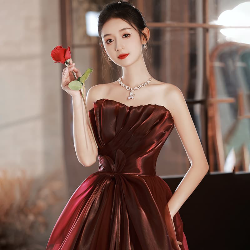 Bride's Toast Dress 2026 New Model Women's Summer Strapless Burgundy Waist-Cinching Slimming Long Wedding Banquet Engagement Evening Dress