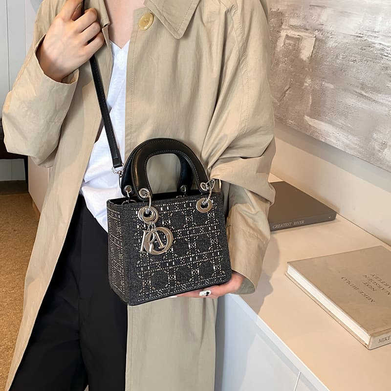 New Niche Design Women's Handbag Shoulder Bag with Sequins and Rhinestones, Lady Dior Style Quilted Wholesale Commuter Crossbody Bag