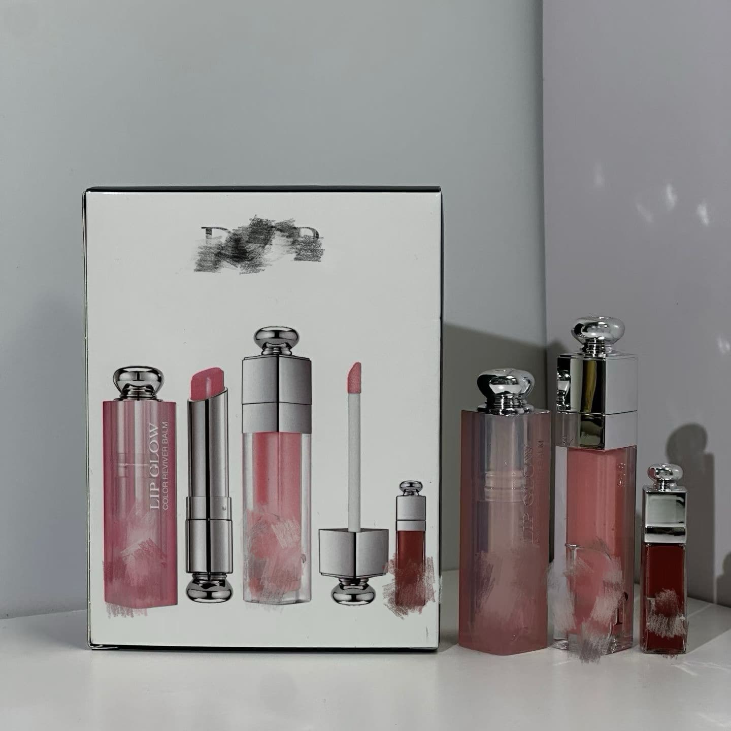 Cross-border trade Dijia lip care three-piece set co-branded edition, two-piece full-size color-changing lipstick 001# 004