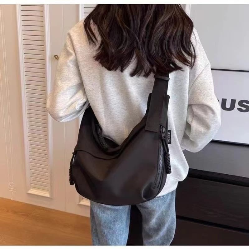 Crossbody Bag Simple Fashion Crescent Bag Lightweight Large Capacity Shoulder Bag Versatile Student Gym Bag