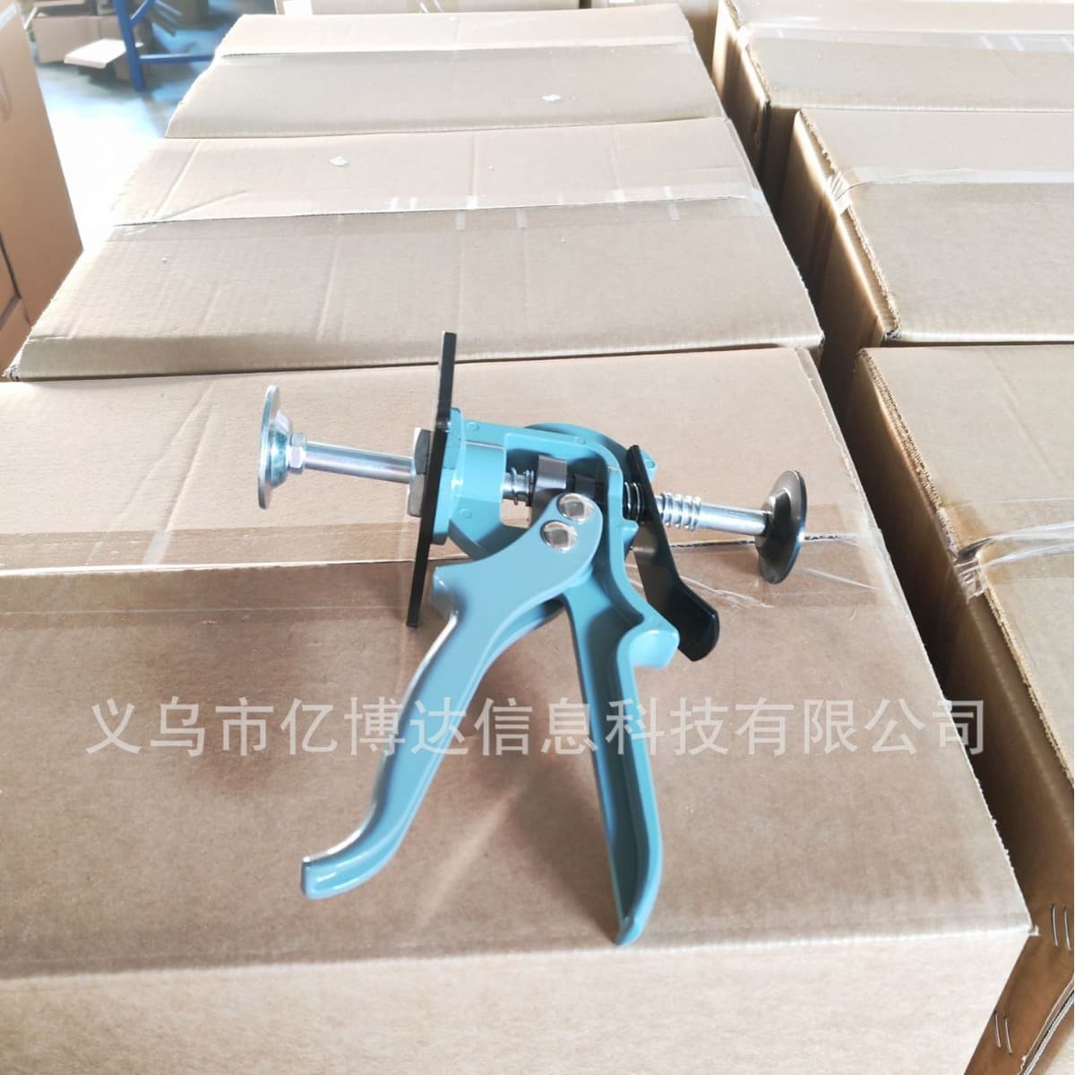 24300 Single-piston brake caliper compressor and brake pad spreader.