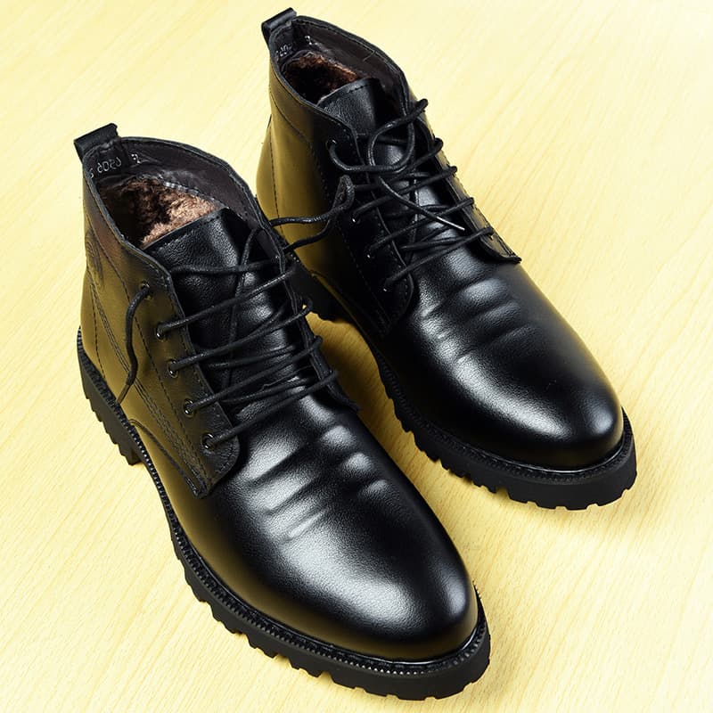 Men's high-top warm fleece-lined leather shoes, black ankle boots, trendy Korean style, British Martin boots for winter.