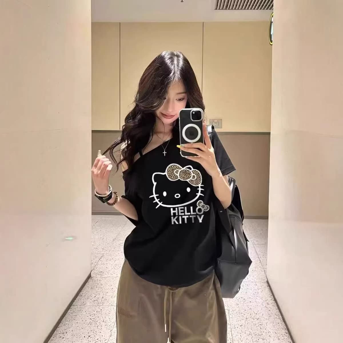 2026 New Japanese Style Cute and Sweet Hello Kitty Print One-Shoulder Short-Sleeve T-Shirt for Female Students, Loose Off-Shoulder Top