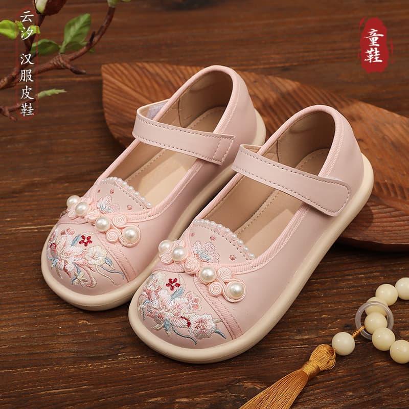 Hanfu-style embroidered shoes for girls, Chinese style, green with a horse-face skirt, pearl-embroidered, antique Beijing style children's cloth shoes