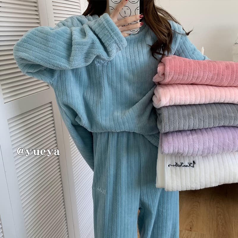 2025 new autumn and winter Crescent City warm casual home wear pajamas Internet celebrity coral velvet thickened warm suit